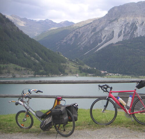 Datei:Reschensee Dalli Rennrad.jpg