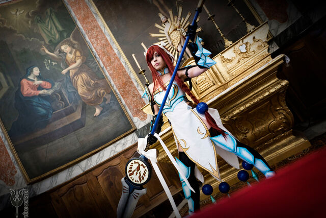 File:ErzaLightningCosplayArmor.jpg