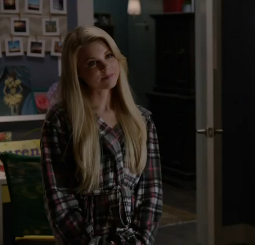 File:Lauren.png