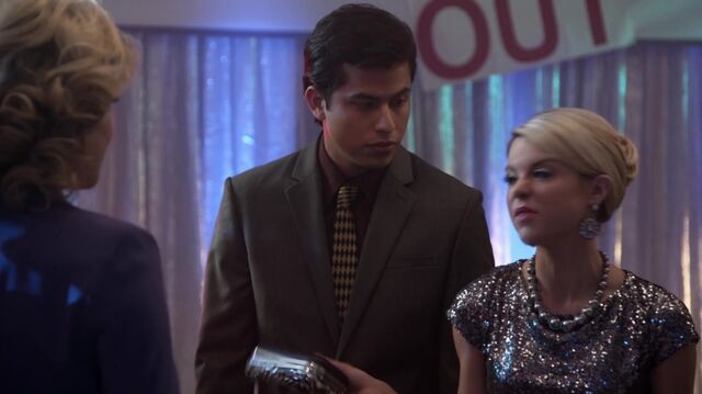File:1x02 Lauren and Tommy.jpg