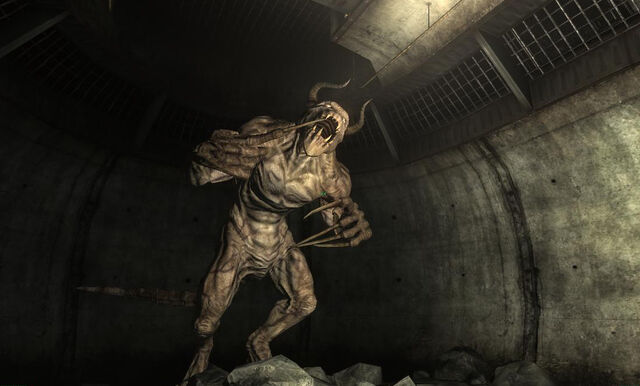 File:Deathclaw cleaning teeth.jpg
