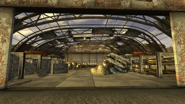 File:Ruined boat house.jpg