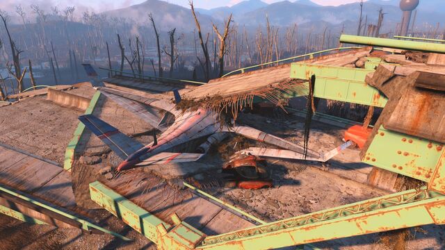 File:Crashed vertibird Quincy.jpg