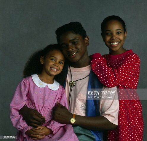 File:Winslow kids pilot episode.jpg