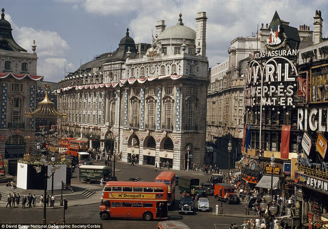 File:The Queen's ascension celebrations, Centre Square, 1952.jpg