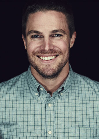 File:StephenAmell.jpg