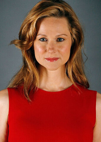 File:LauraLinney.jpg