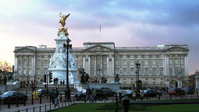 File:The Champlain Palace & Gold and Silver Bronxs.jpg
