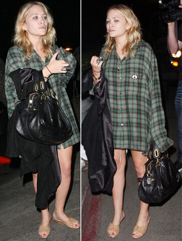 File:Mary-kate-olsen-radiohead-concert.jpg
