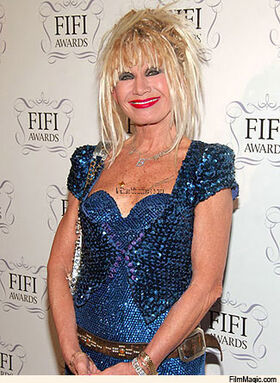 WB BetseyJohnson 325