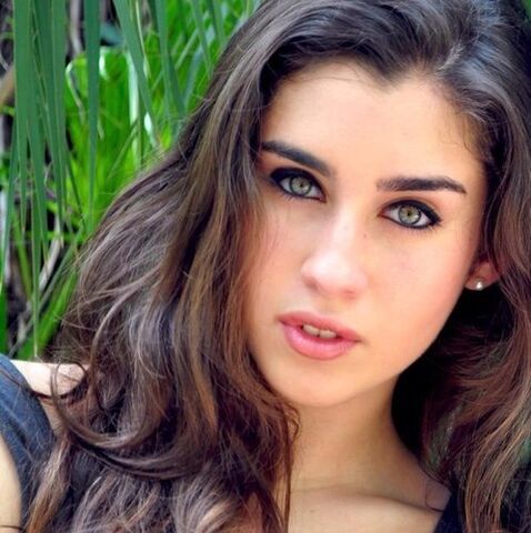 File:Lauren2.jpg