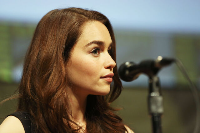 File:Emilia clarke comic con.jpg