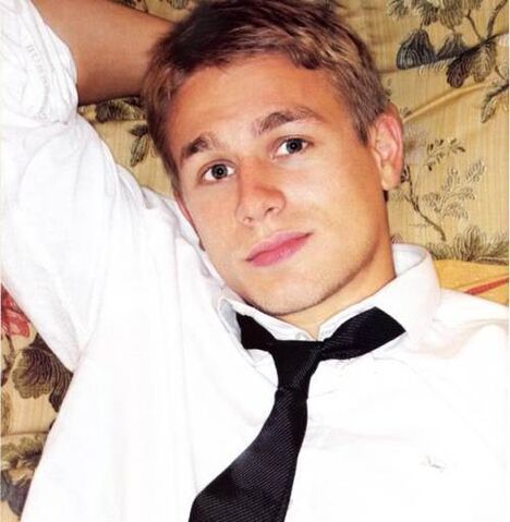 File:Eye-candy-charlie-hunnam-29.jpg