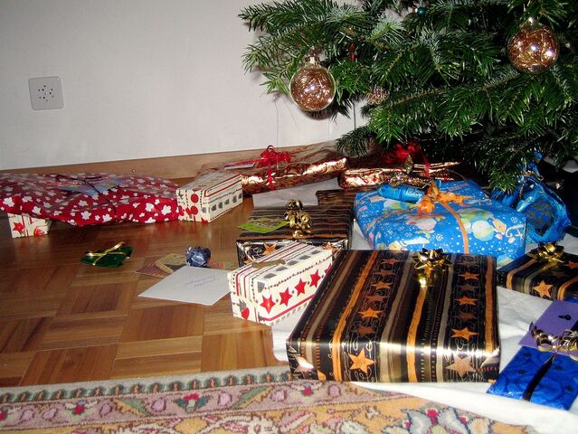 Fișier:Weihnachtsgeschenke.jpg