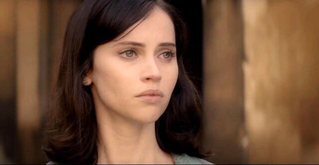 Arquivo:TheTheoryofEverything-FelicityJones-contemplative.jpg