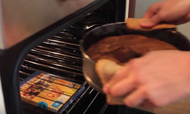 File:Chefinoven.jpg