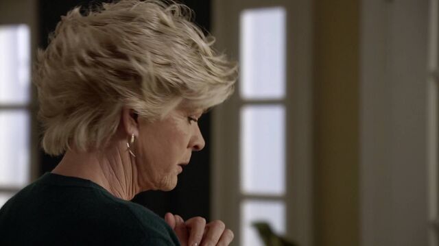 File:2x01 28 Joan.jpg