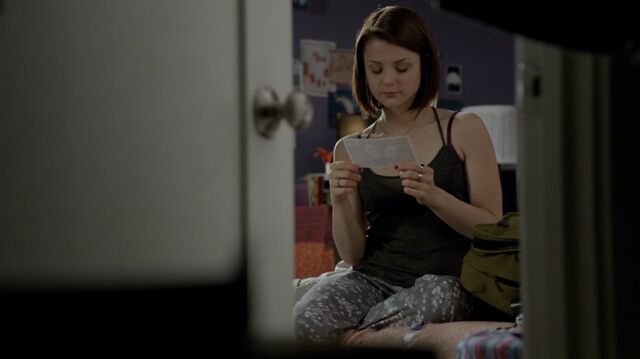 File:1x02 06 Carter.jpg