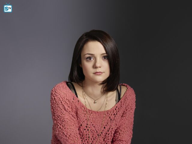 File:Kathryn Prescott as Carter.jpg