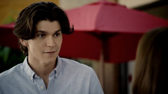 File:1x01 56 Gabe, Carter.jpg