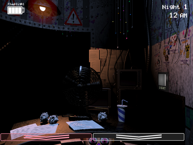 Archivo:BB Bajo el Escritorio.png