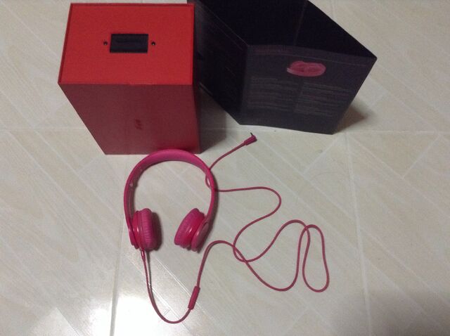 File:My new headphones.jpg