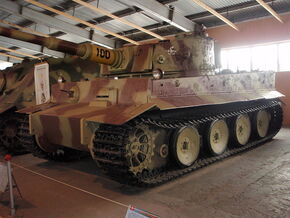 800px-Немецкий тяжёлый танк Pz.VI (Tiger I)