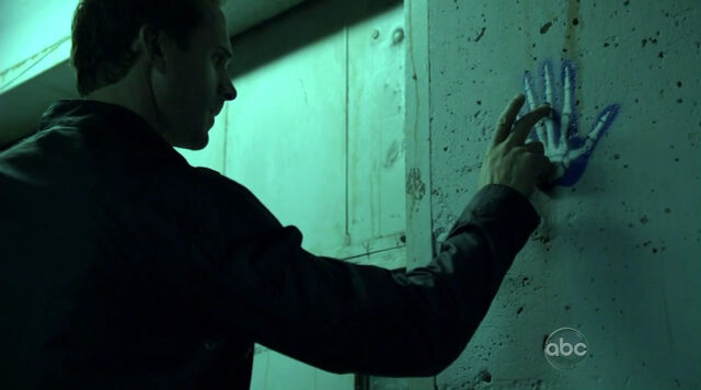 File:1x07 MarkAndTheBlueHand.jpg