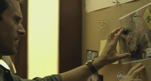 File:1x02 MarkAndDollFace.jpg