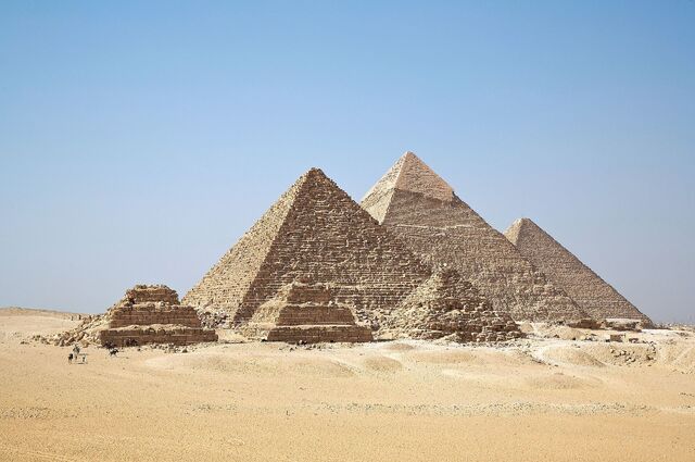 File:All Gizah Pyramids.jpg