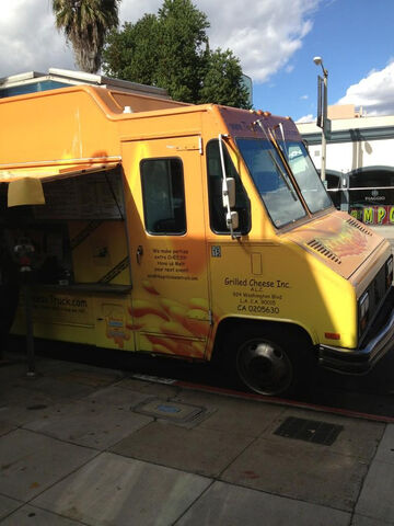 File:GrilledCheeseTruck2.jpg