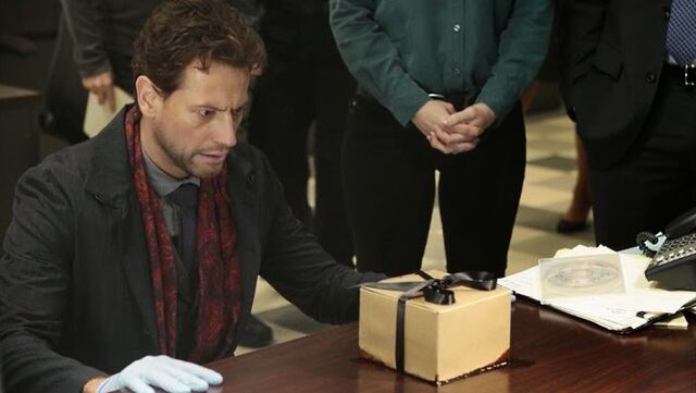 File:6 - Henry bleeding box.jpg