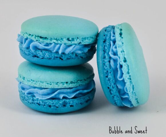 File:Blue ombre ruffle macarons.jpg