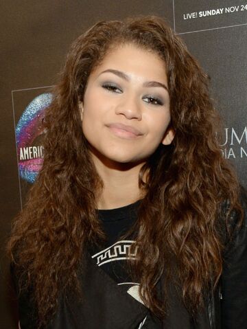 File:Zendaya-coleman-at-american-music-awards-gift-lounge-in-los-angeles 1.jpg