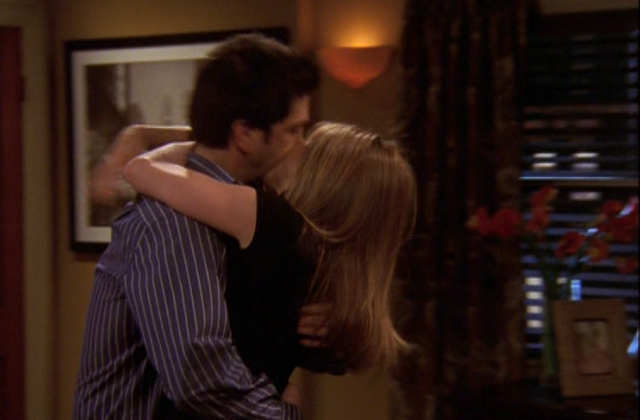 File:Rachel & Ross Kissing (10x17).png
