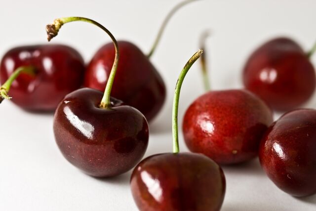 File:002 Cherries.jpg