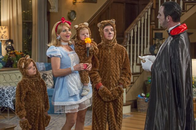 File:Fuller-House-Season-2-Photos (9).jpg