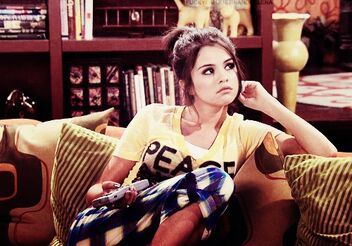 Alex-wizards-of-waverly-place-28102985-500-350