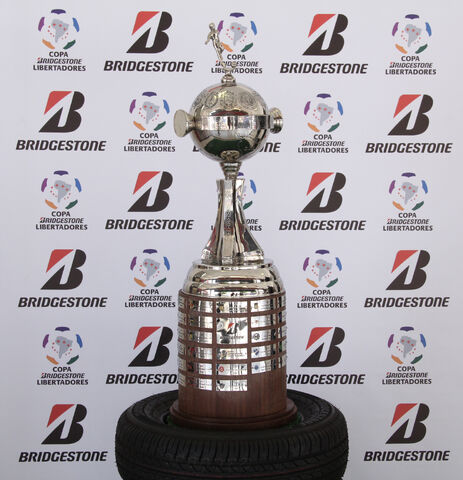 Arquivo:Troféu Liberta.jpg
