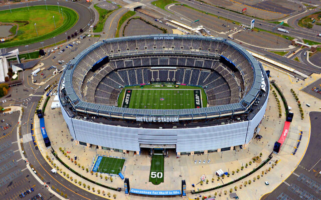 File:Metlife-stadium-pot-ads.jpg