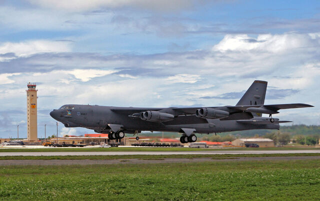 File:B-52 Stratofortress Takeoff.jpg