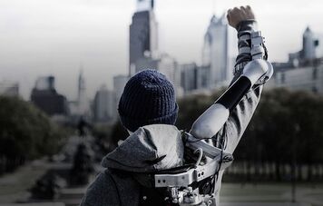 Titan-Arm-Exoskeleton-2013-James-Dyson-Award-Winner-1