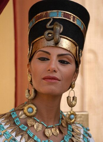 File:NefetitiII.jpg
