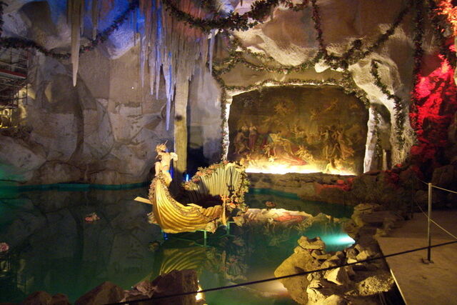 File:Ludwigs-grotto.jpg