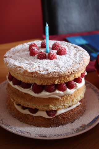 File:One year birthday cake.jpg