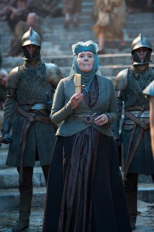 File:QueenOfThornsTheGift.jpg