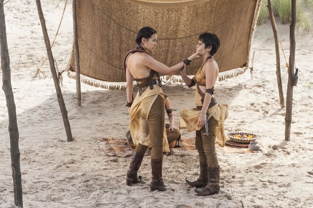 File:Nymeria-and-Tyene-Sand-2469.jpg