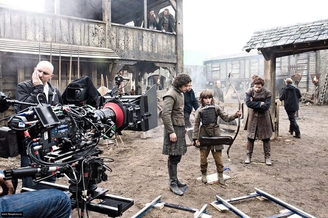 Datei:GOT-S1-BEHIND (4).jpg