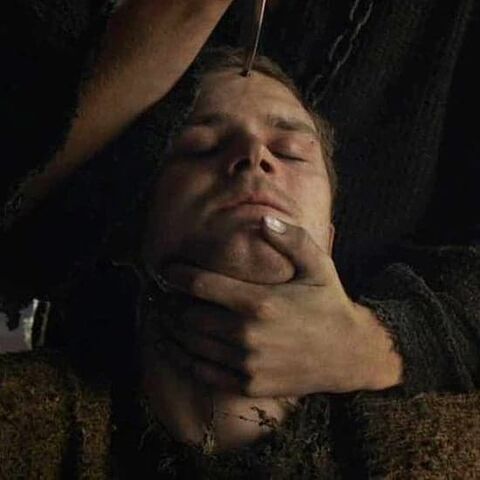 File:Loras s6 carrving.jpg