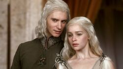 101 Viserys redet mit Daenerys.jpg